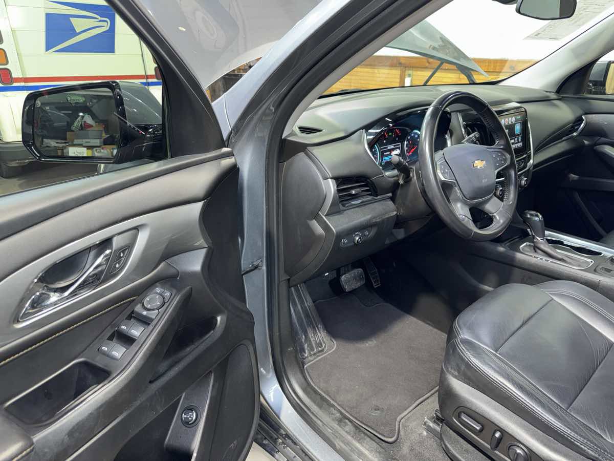 Used 2019 Chevrolet Traverse LT image 14
