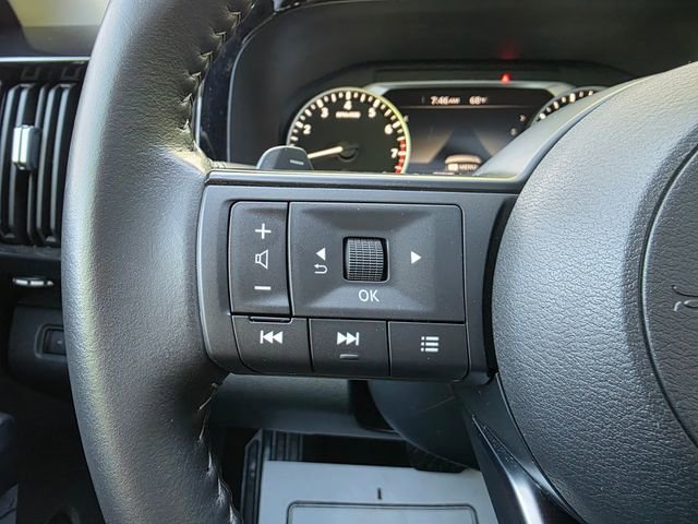 Used 2024 Nissan Pathfinder SV w/ SV Premium Package image 27