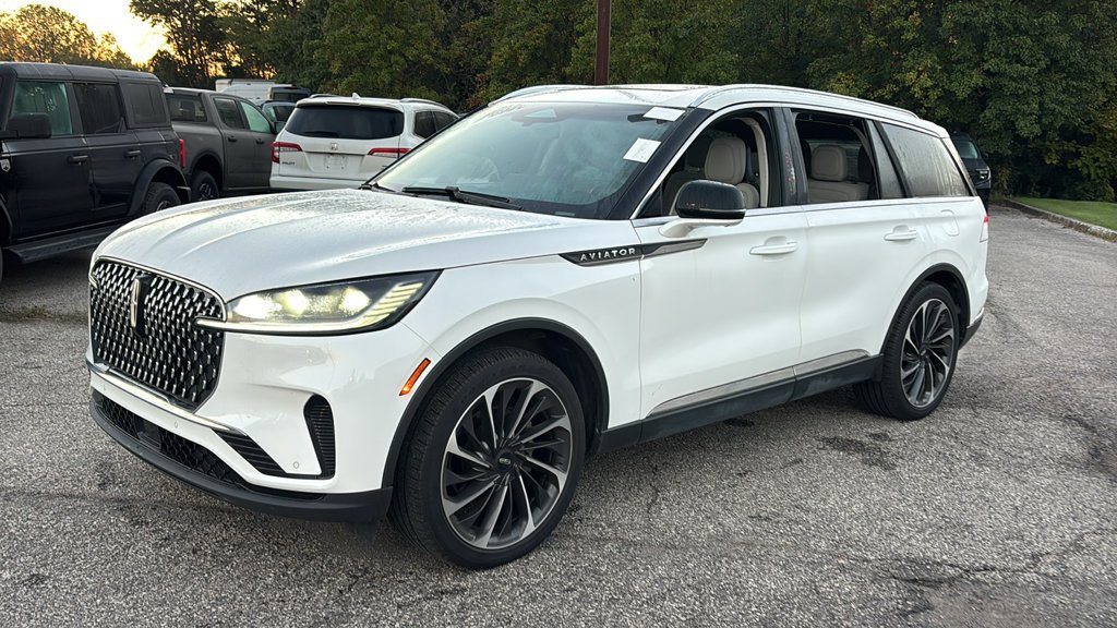 Used 2025 Lincoln Aviator Reserve w/ Equipment Group 201A AWD/4WD image 2
