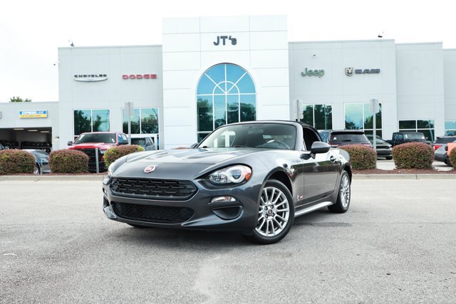 Used 2017 FIAT 124 Spider Classica RWD image 11