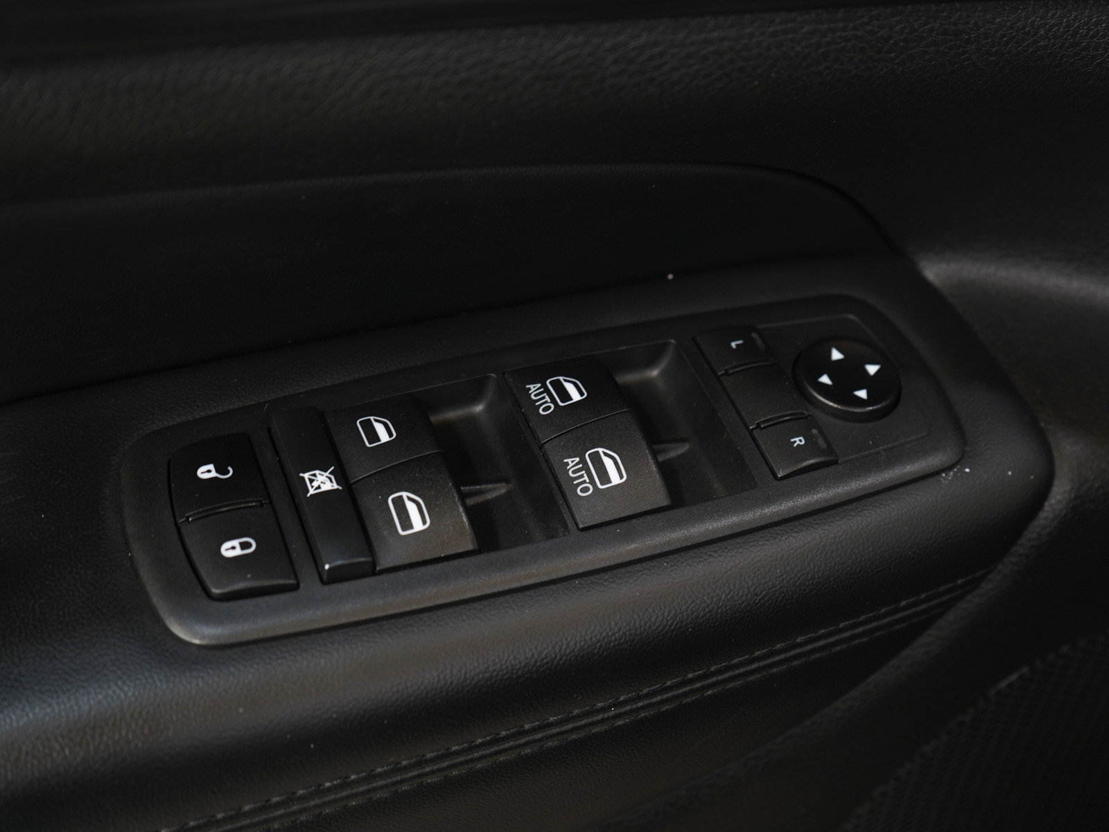 Used 2020 Jeep Grand Cherokee Laredo w/ Security & Convenience Group image 22