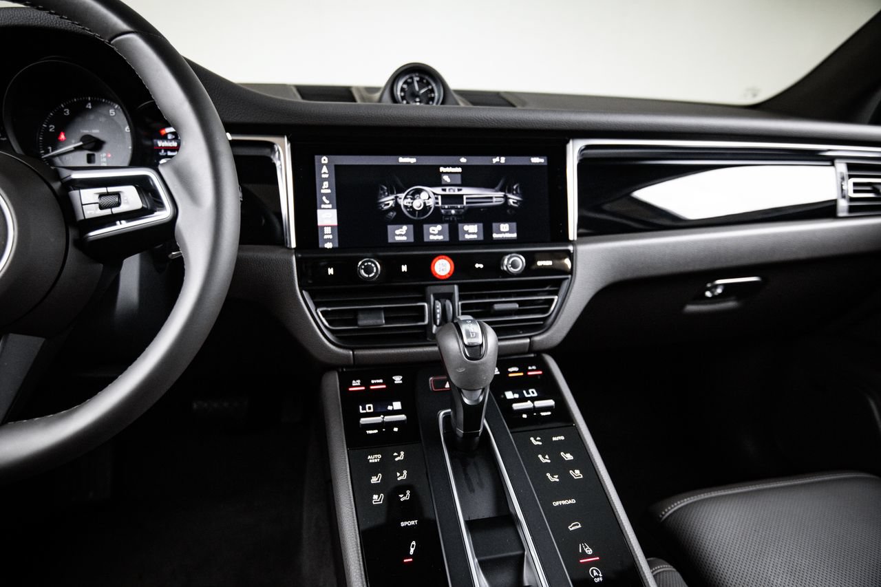Certified 2026 Porsche Macan S AWD/4WD image 19