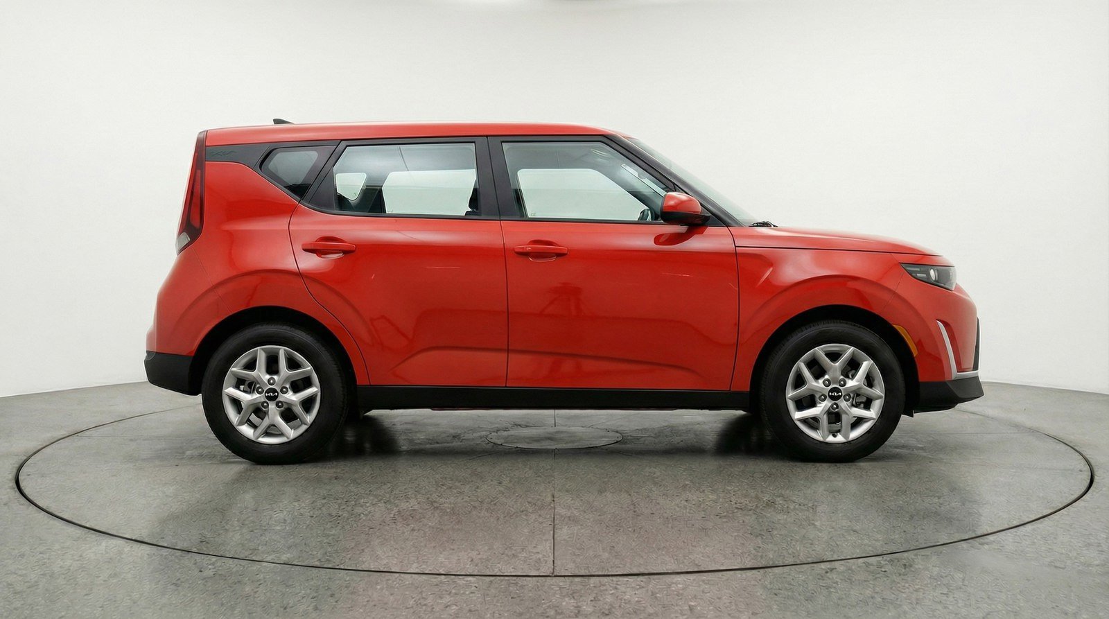 Used 2025 Kia Soul LX w/ LX Technology Package FWD image 8