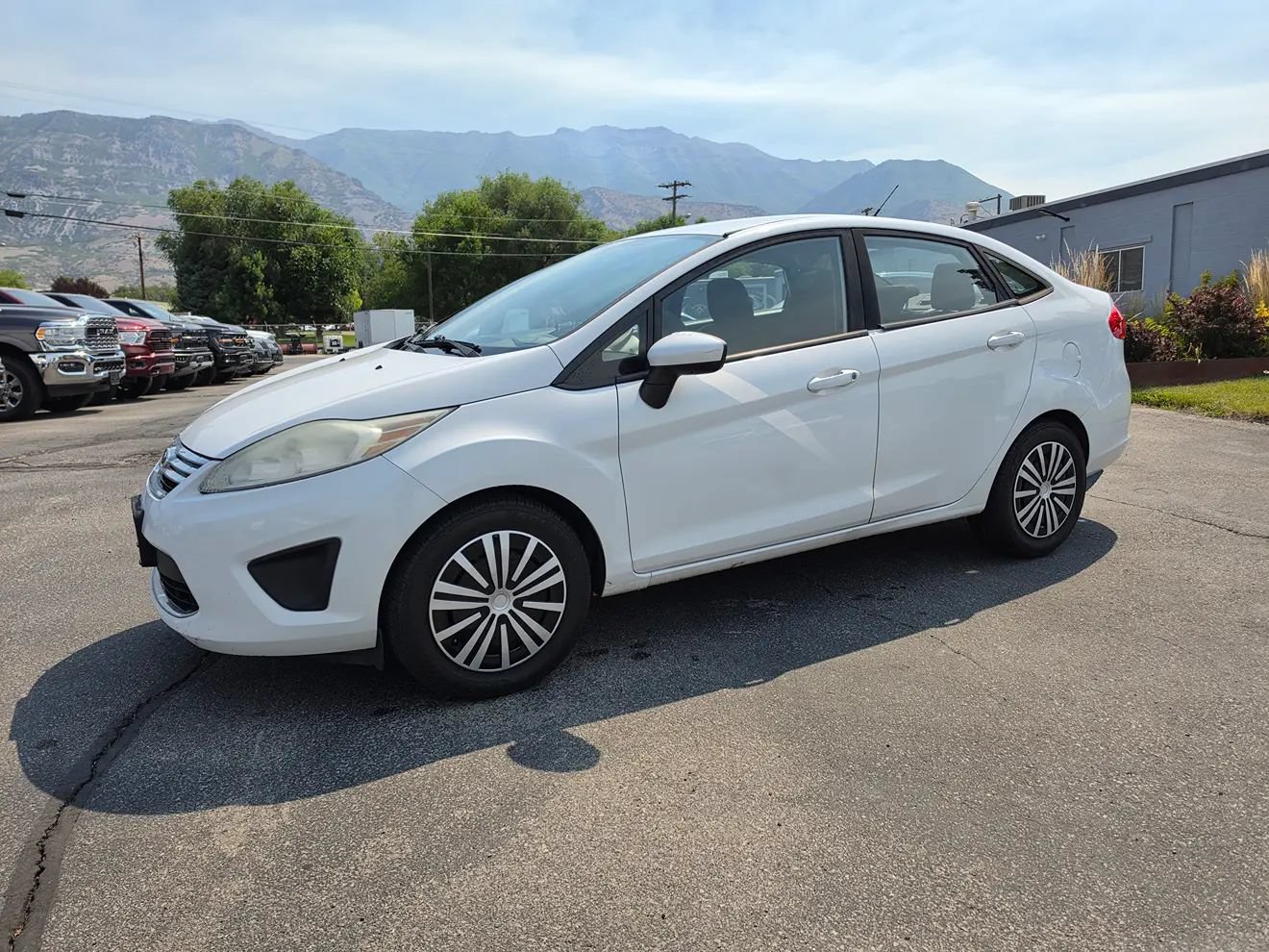 Used 2012 Ford Fiesta SE FWD image 2