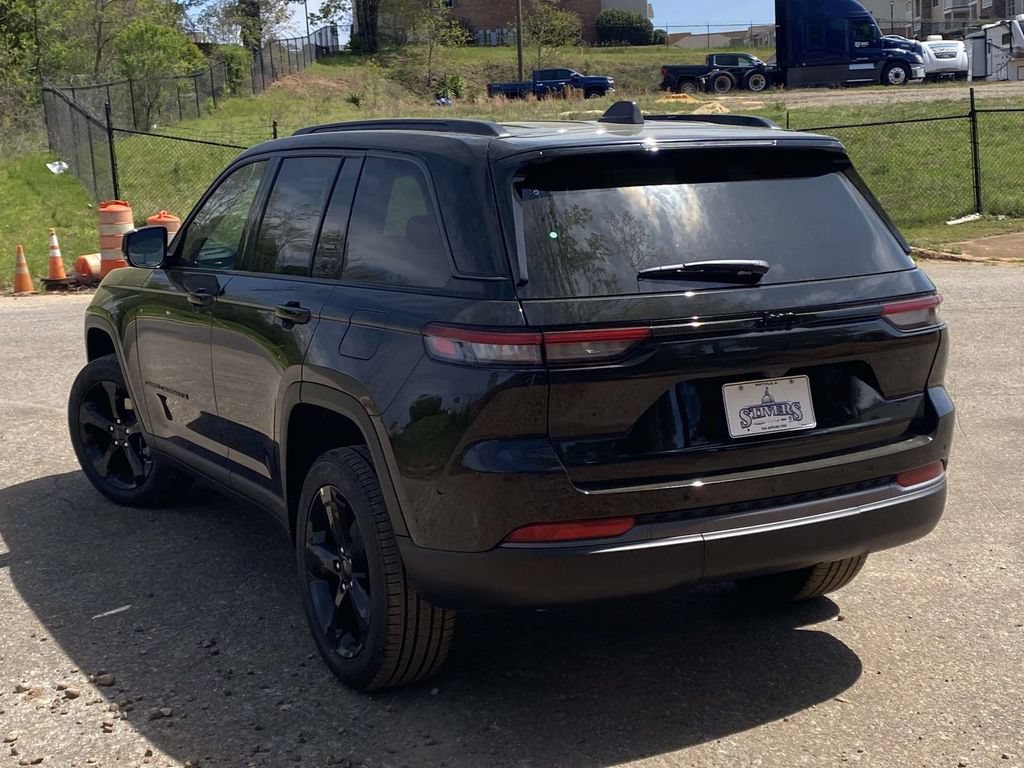 New 2026 Jeep Grand Cherokee Limited w/ Limited Altitude Package RWD image 4