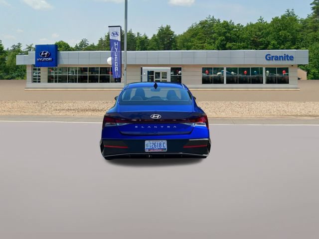 Certified 2024 Hyundai Elantra SE FWD image 8