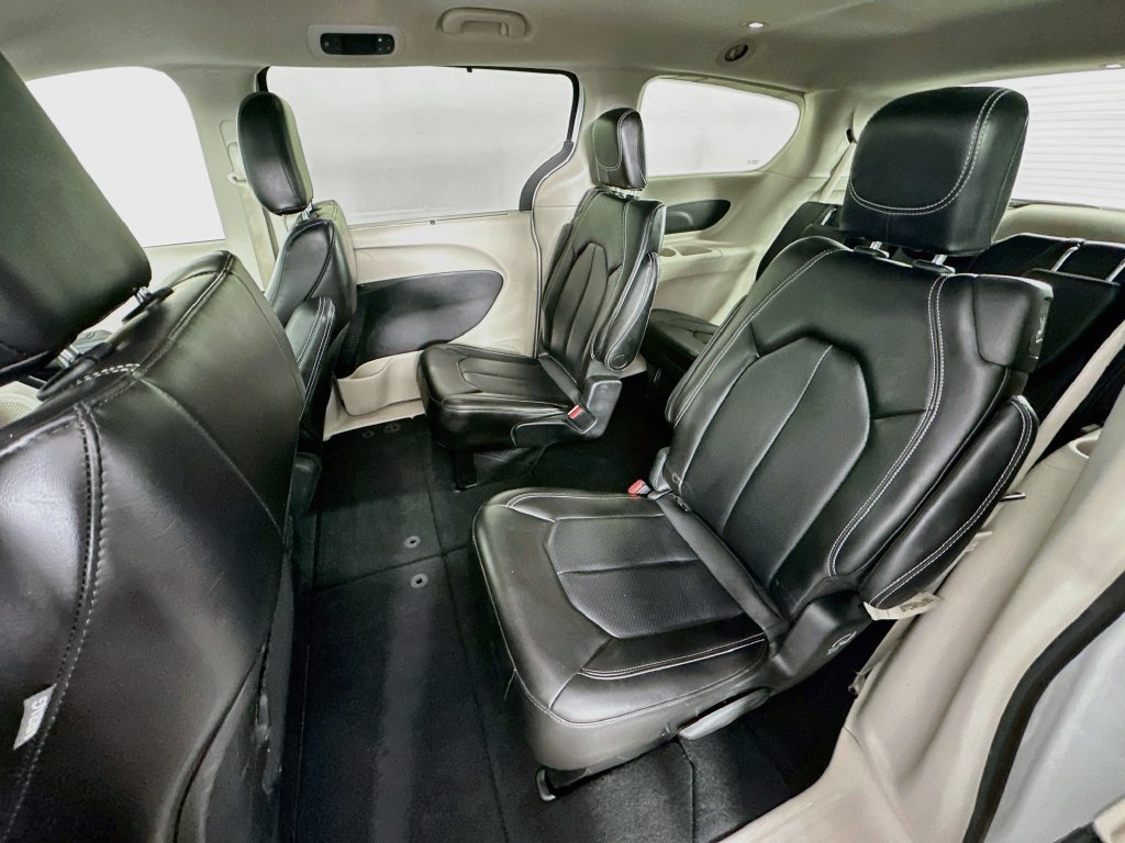 Certified 2023 Chrysler Pacifica Touring-L FWD image 34