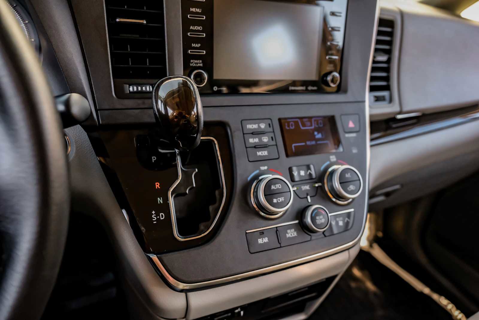 Used 2018 Toyota Sienna XLE image 26