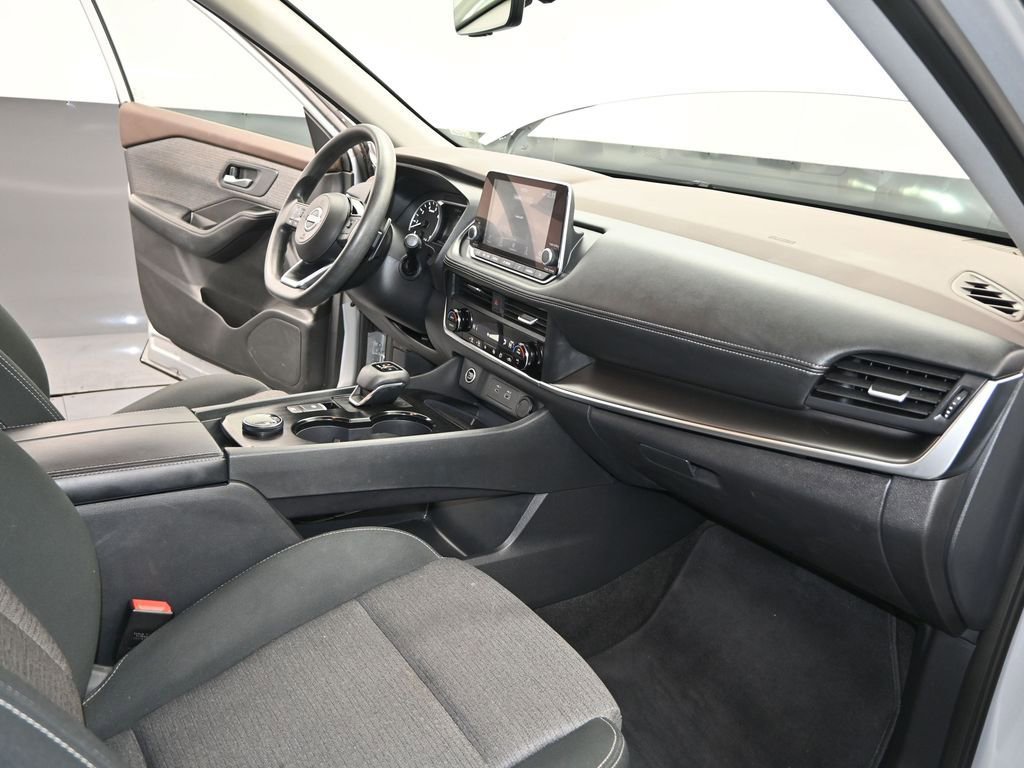 Used 2023 Nissan Rogue SV image 25