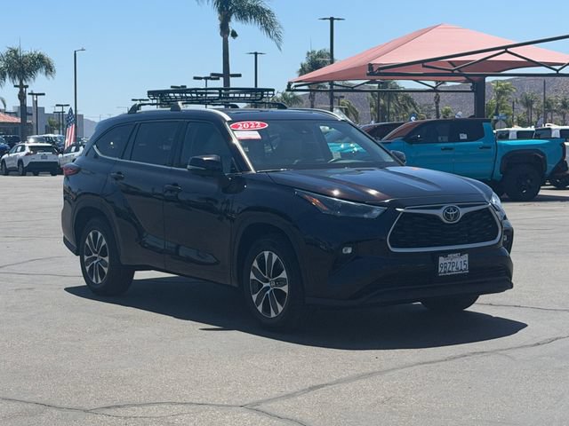 Used 2022 Toyota Highlander XLE FWD image 3