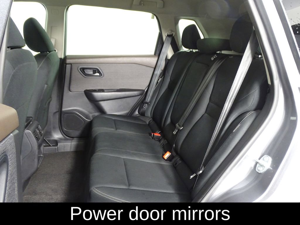 Used 2023 Nissan Rogue S image 11