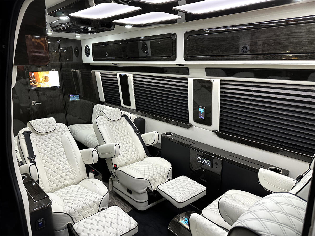 Used 2024 Mercedes-Benz Sprinter 3500 image 2