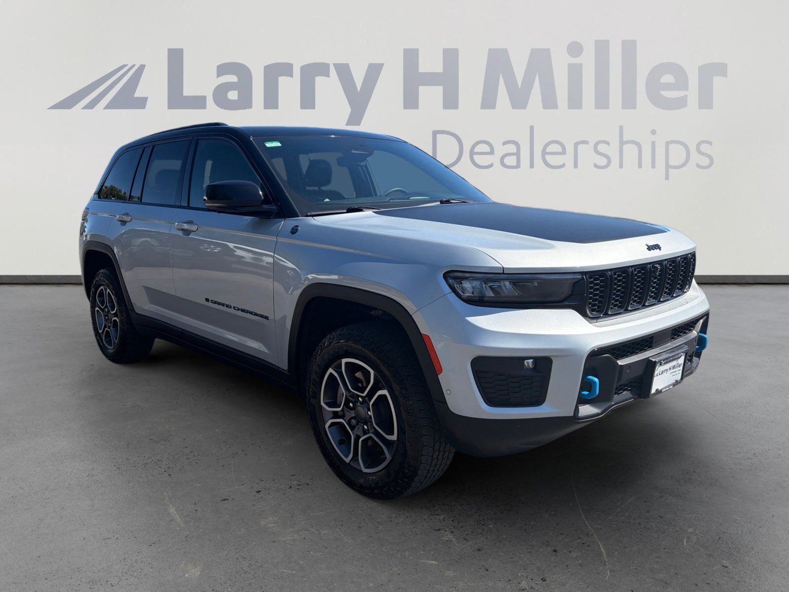 Used 2023 Jeep Grand Cherokee Trailhawk w/ Advanced Protech Group II AWD/4WD image 7