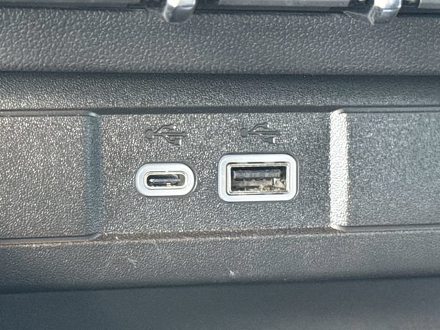 Used 2025 Chevrolet Colorado Z71 w/ Technology Package AWD/4WD image 31