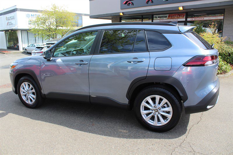 Used 2026 Toyota Corolla Cross LE FWD image 3