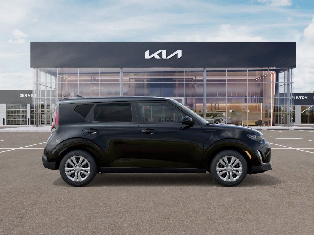 Used 2025 Kia Soul LX image 7