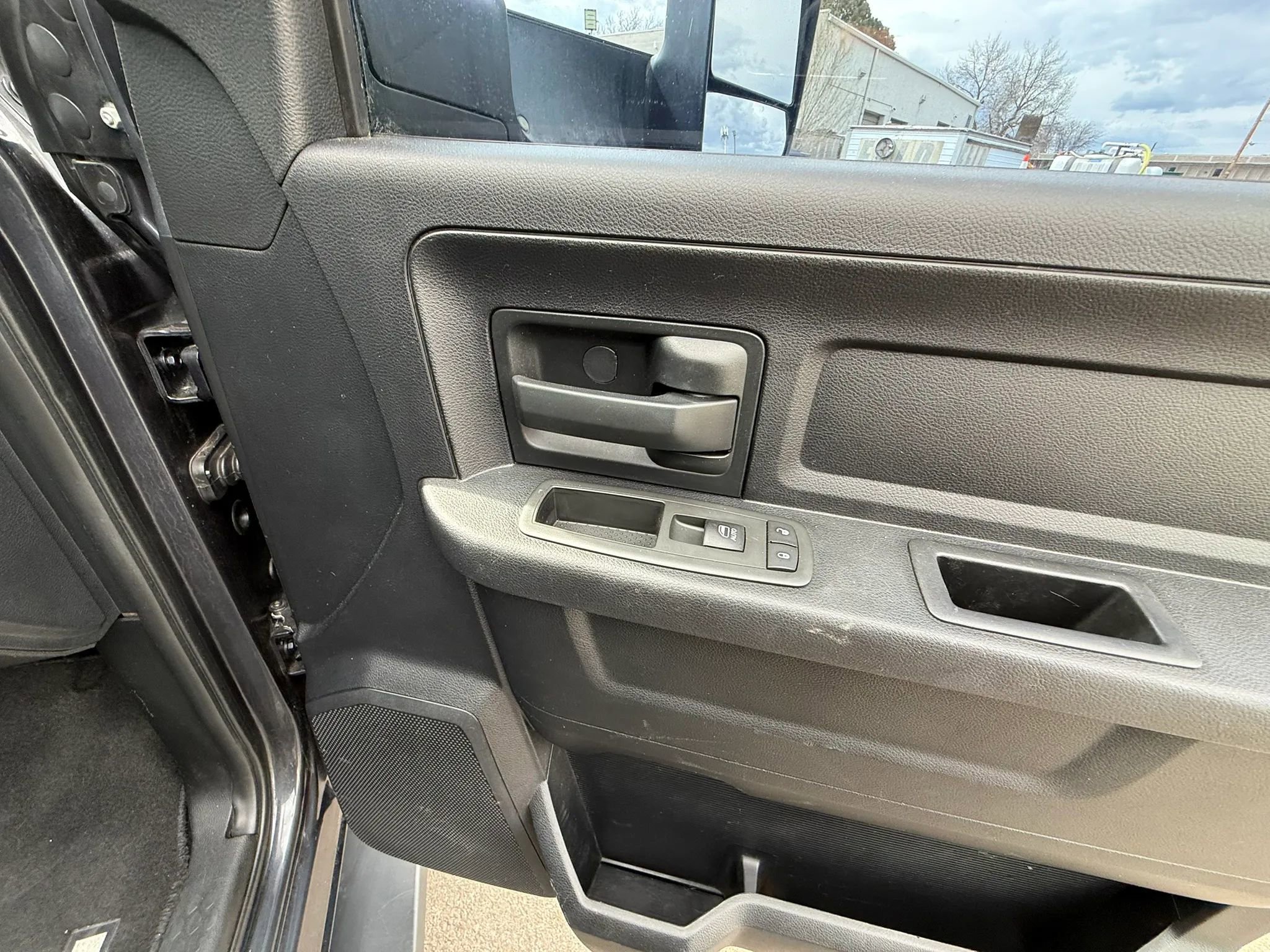 Used 2015 RAM 2500 Tradesman w/ Chrome Appearance Group AWD/4WD image 32