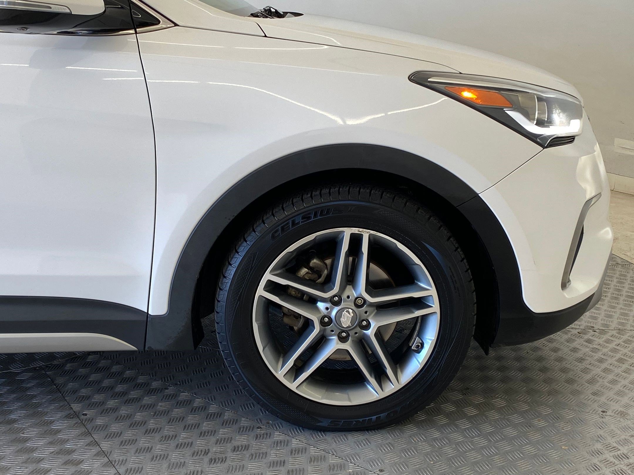 Used 2017 Hyundai Santa Fe Limited AWD/4WD image 11