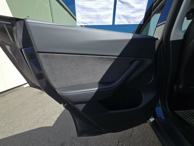 Used 2023 Tesla Model Y Long Range image 21