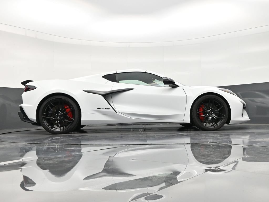 Used 2025 Chevrolet Corvette Z06 RWD image 26