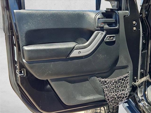 Used 2017 Jeep Wrangler Unlimited Sahara AWD/4WD image 3