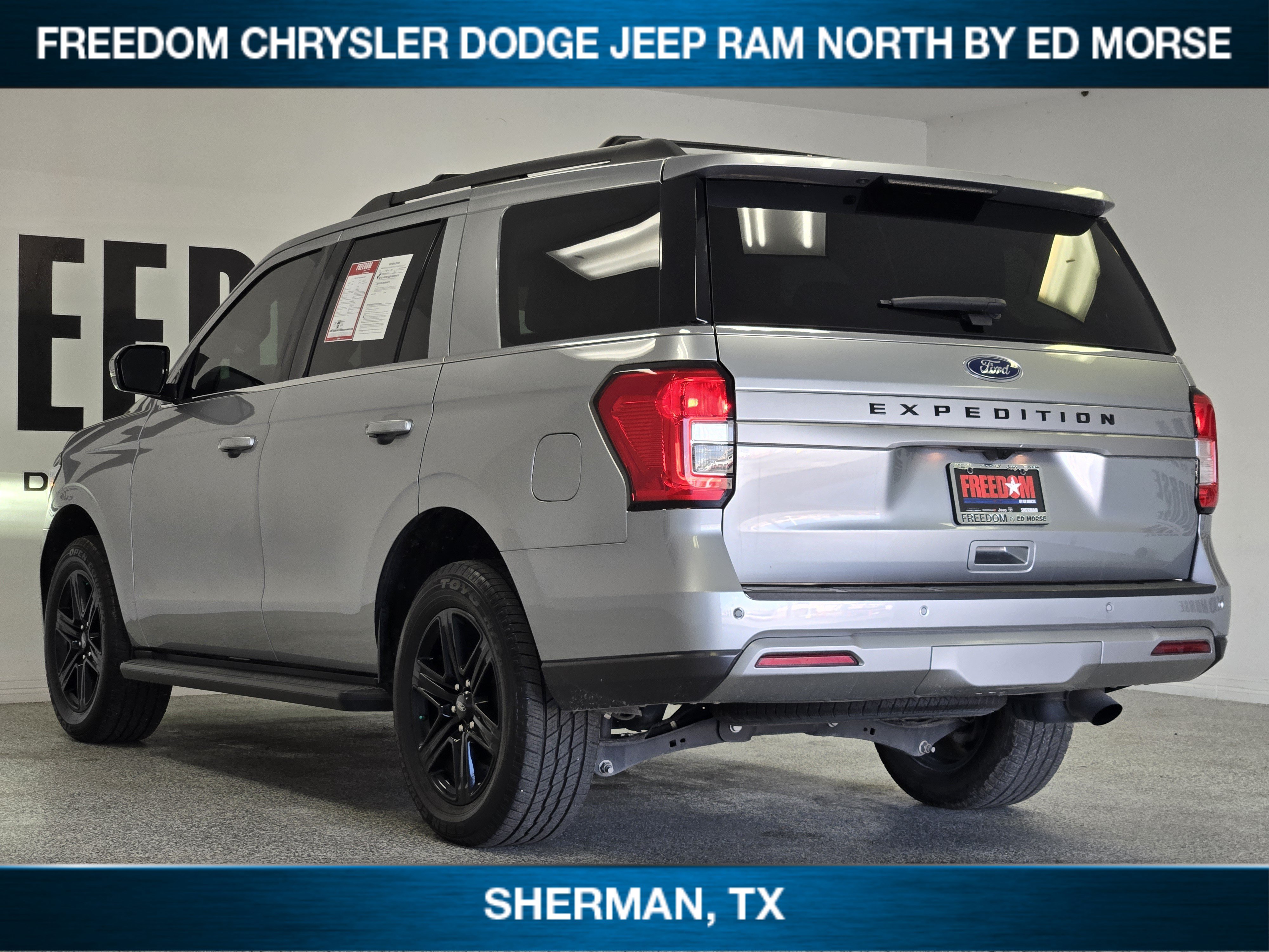 Used 2024 Ford Expedition XLT RWD image 4