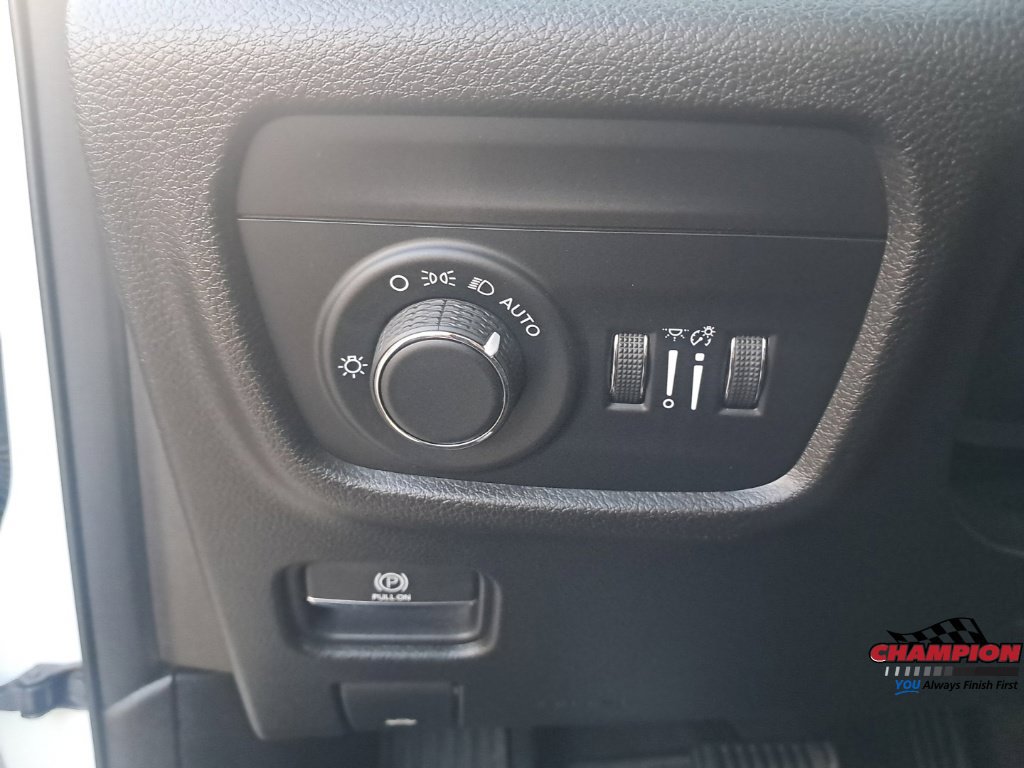 Used 2022 Jeep Grand Cherokee Altitude AWD/4WD image 28