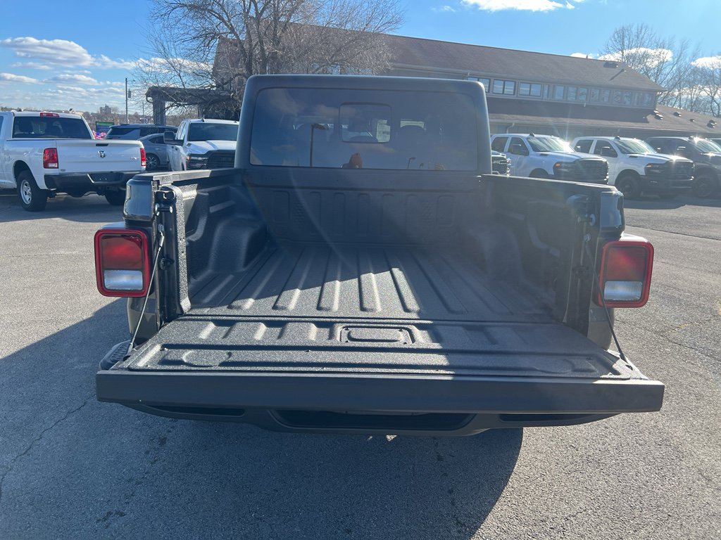 New 2025 Jeep Gladiator Sport AWD/4WD image 17
