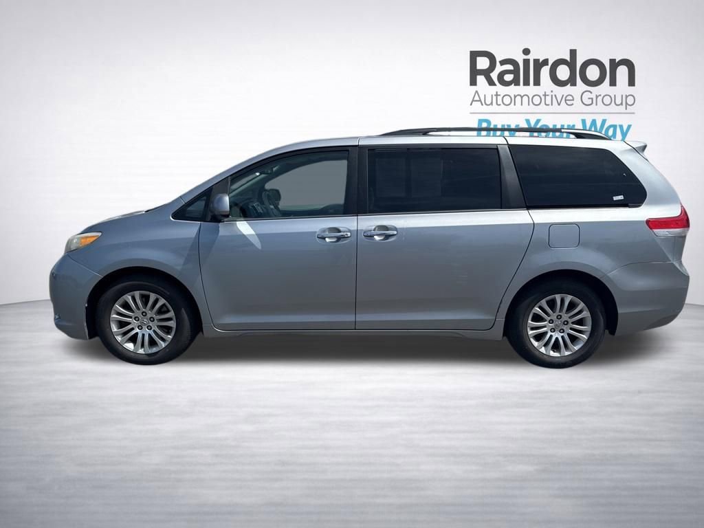 Used 2012 Toyota Sienna XLE FWD image 6