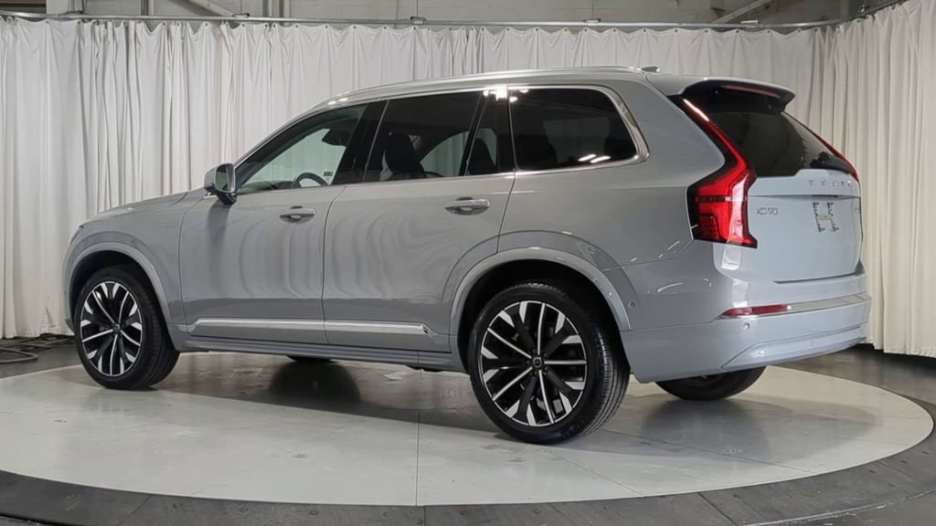 Used 2026 Volvo XC90 B5 Plus w/ Protection Package AWD/4WD image 7