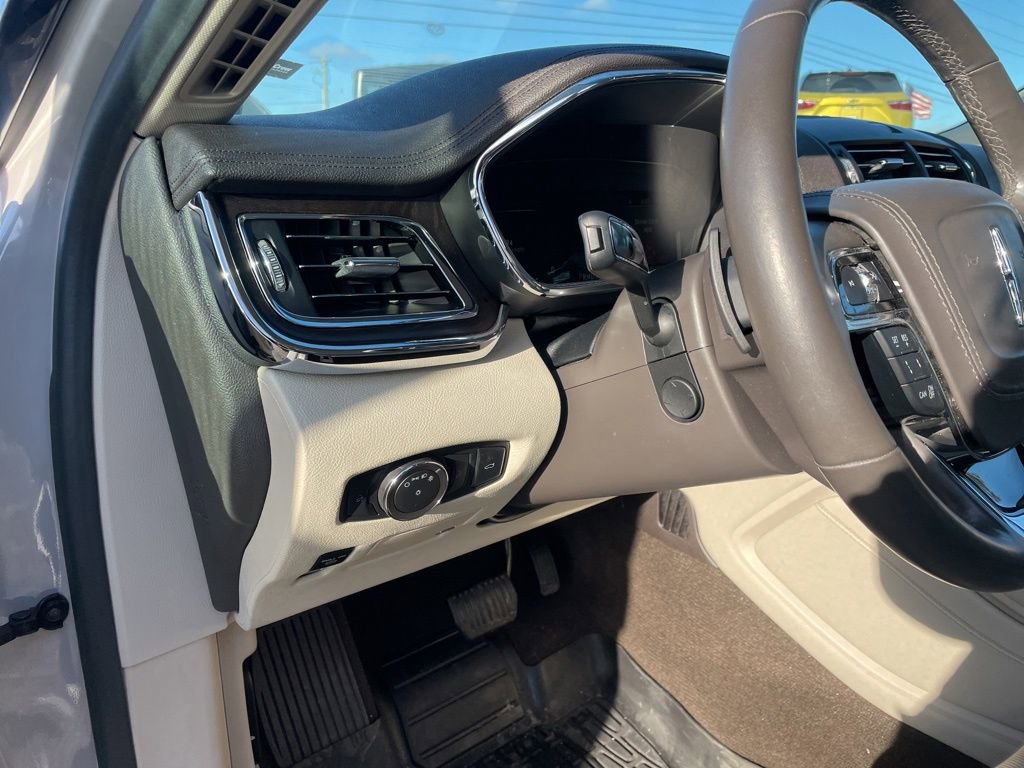 Used 2020 Lincoln Continental Standard w/ Premium Package image 18