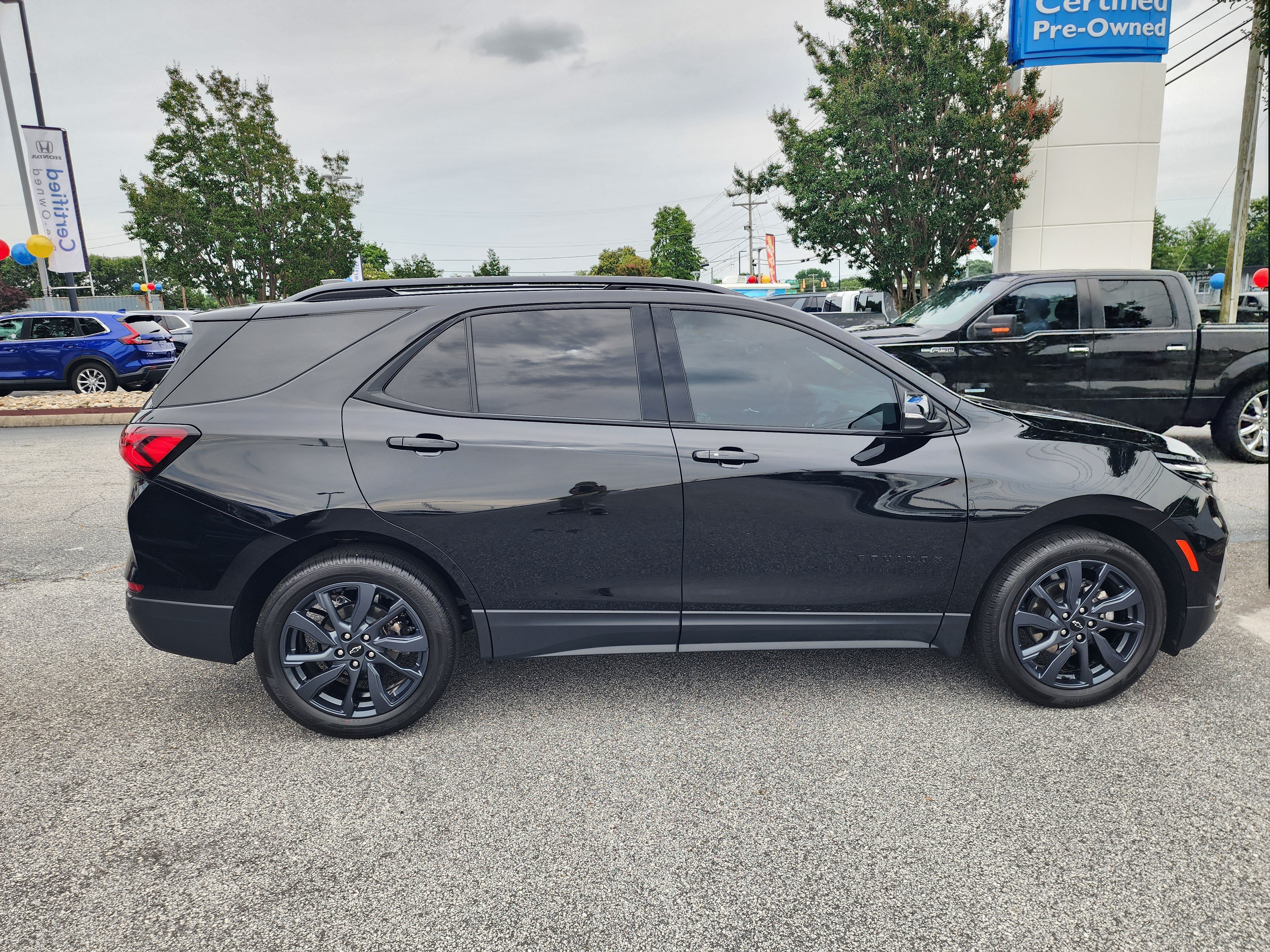 Used 2024 Chevrolet Equinox RS FWD image 3