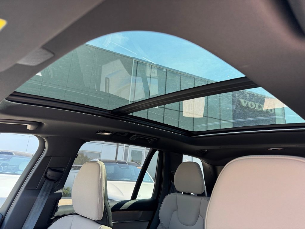 New 2026 Volvo XC90 T8 Plus w/ Protection Package AWD/4WD image 7