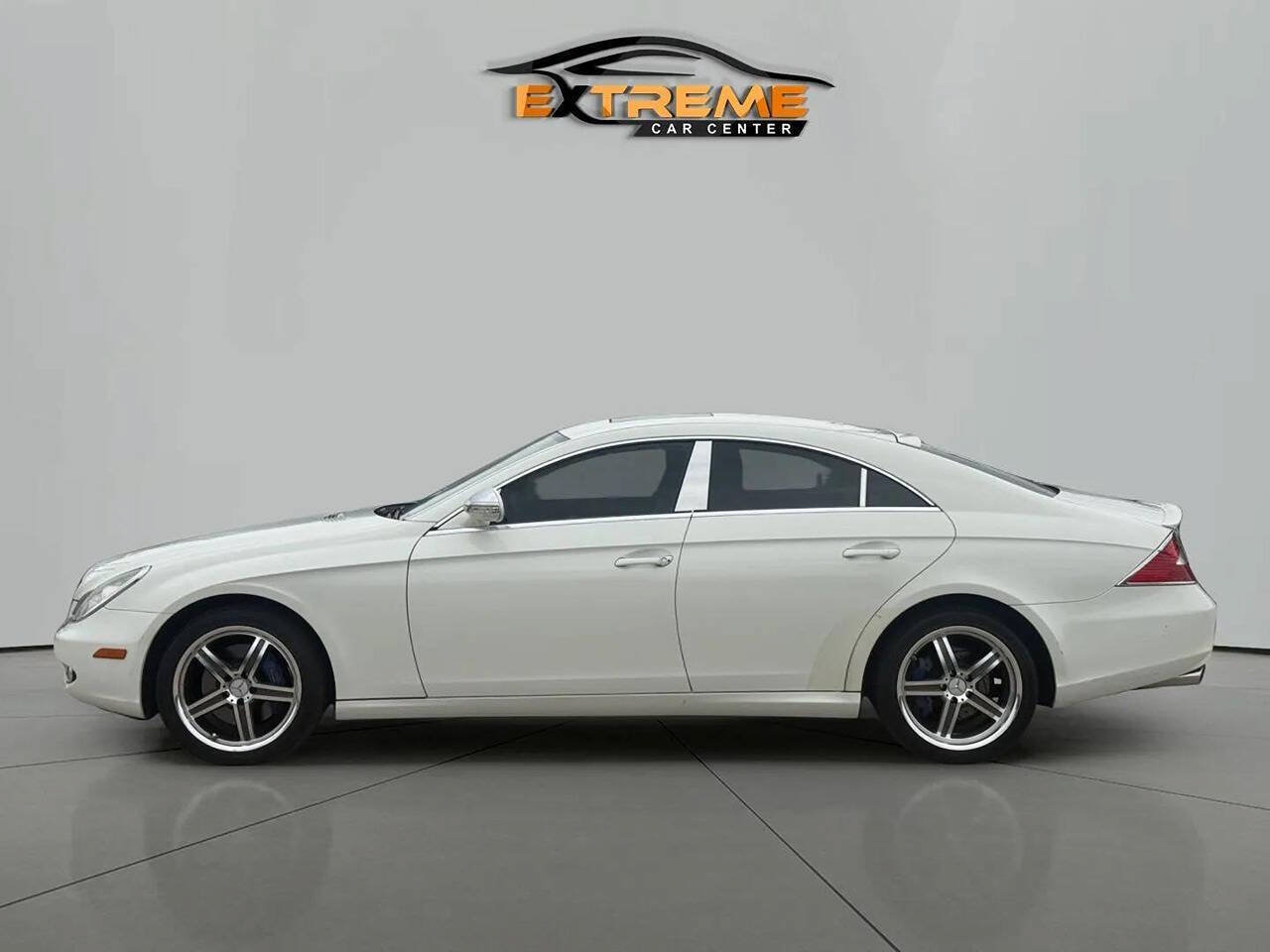 Used 2008 Mercedes-Benz CLS 550 w/ P1 Pkg image 3