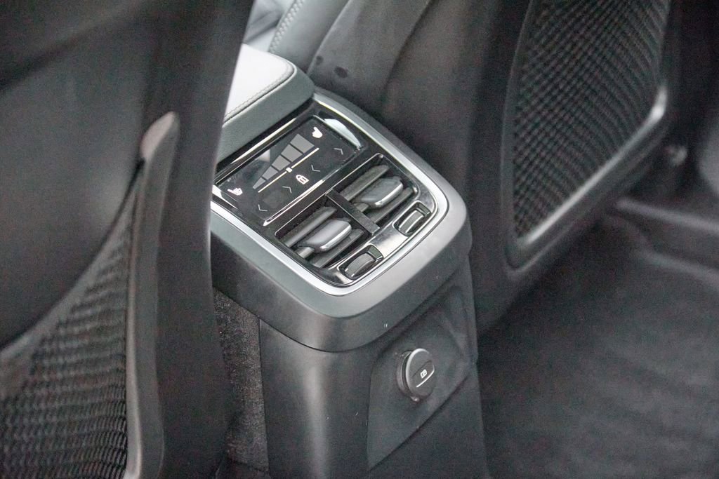 Certified 2023 Volvo XC90 T8 Ultimate w/ Protection Package Premier image 25