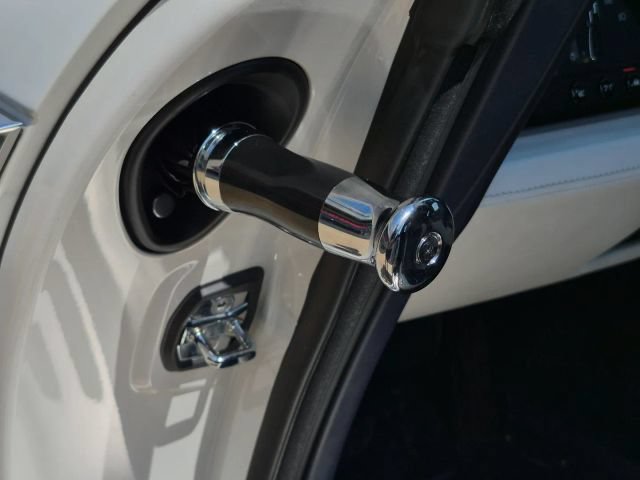 Used 2017 Rolls-Royce Wraith RWD image 34