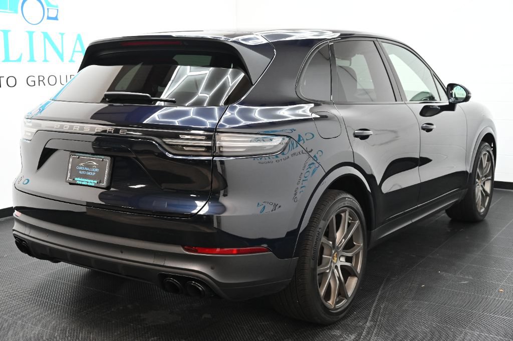 Used 2023 Porsche Cayenne S Platinum AWD/4WD image 3