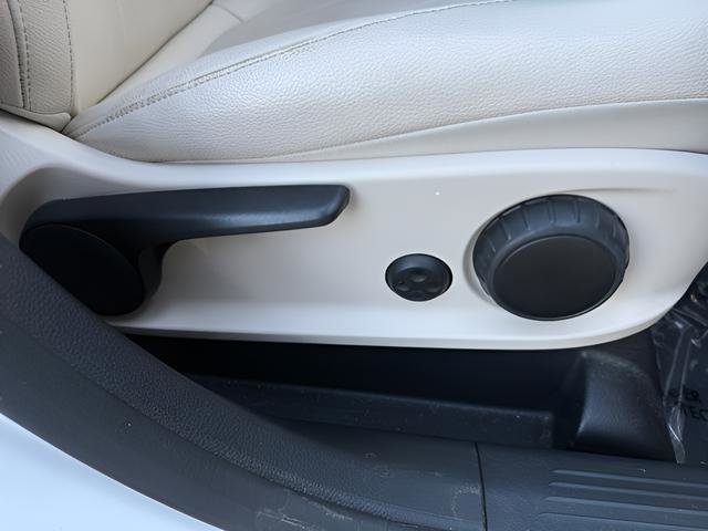 Used 2022 Mercedes-Benz GLB 250 w/ Premium Package Lite image 22
