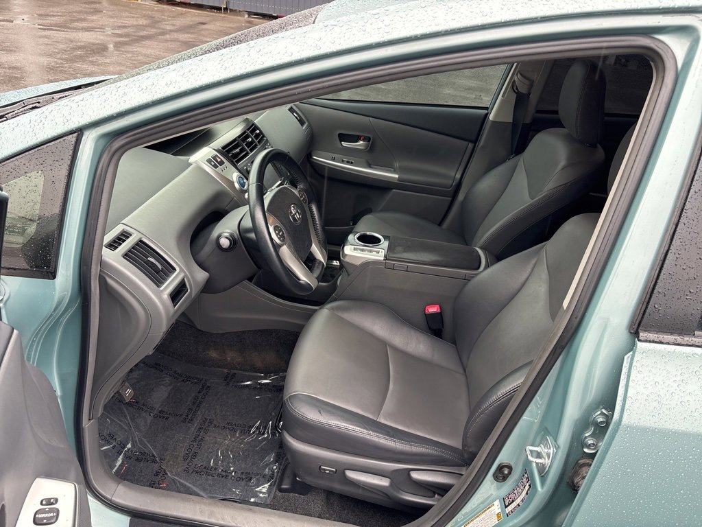 Used 2014 Toyota Prius V Three image 9