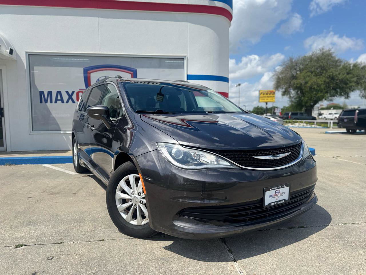 Used 2019 Chrysler Pacifica Touring-L image 14