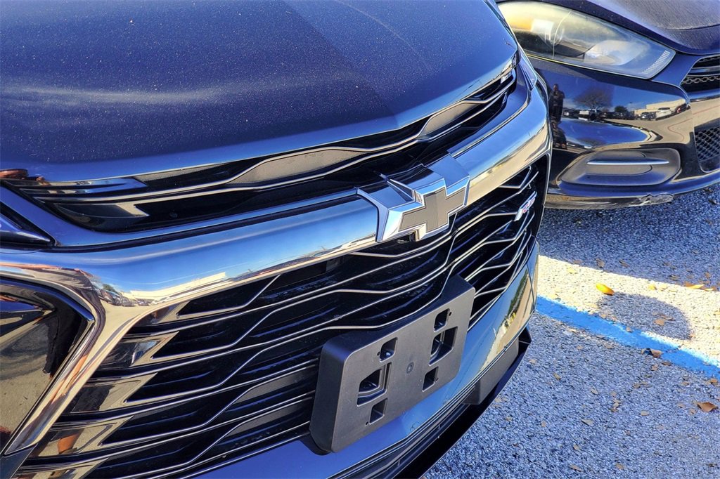 Used 2025 Chevrolet Blazer RS image 3