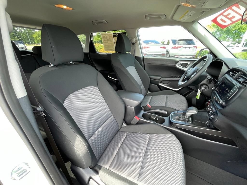 Used 2023 Kia Soul LX w/ Option Group 015 FWD image 30