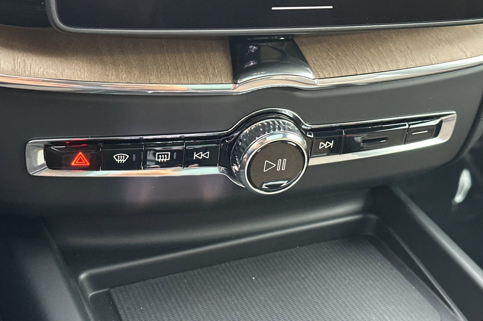 New 2026 Volvo XC60 B5 Plus w/ Protection Package Premier image 23