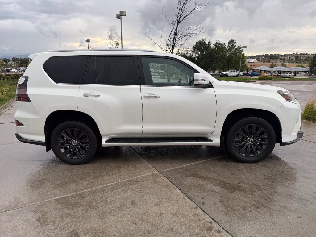 Used 2023 Lexus GX 460 Premium w/ Accessory Package AWD/4WD image 10