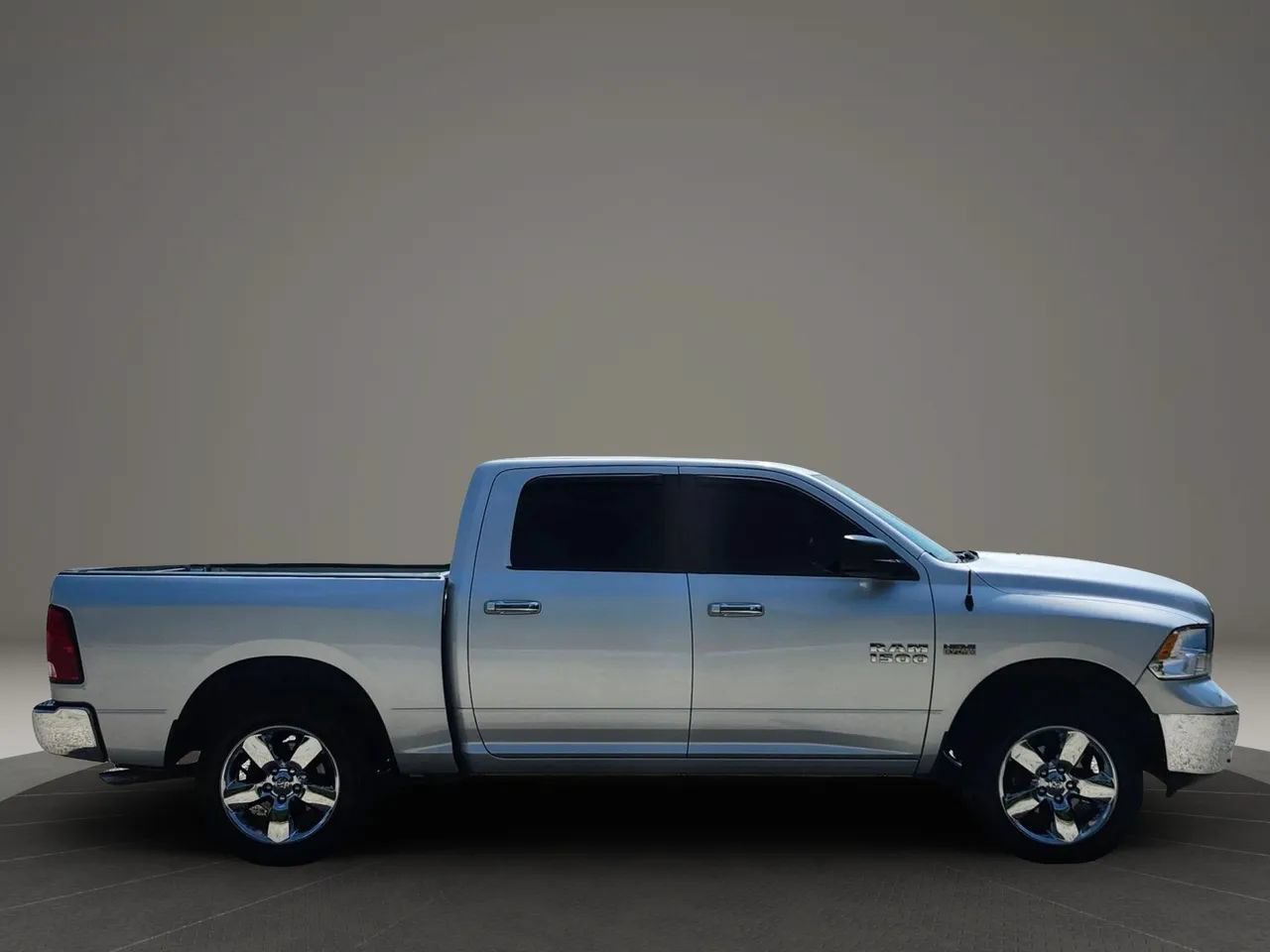 Used 2018 RAM 1500 Classic SLT AWD/4WD image 10