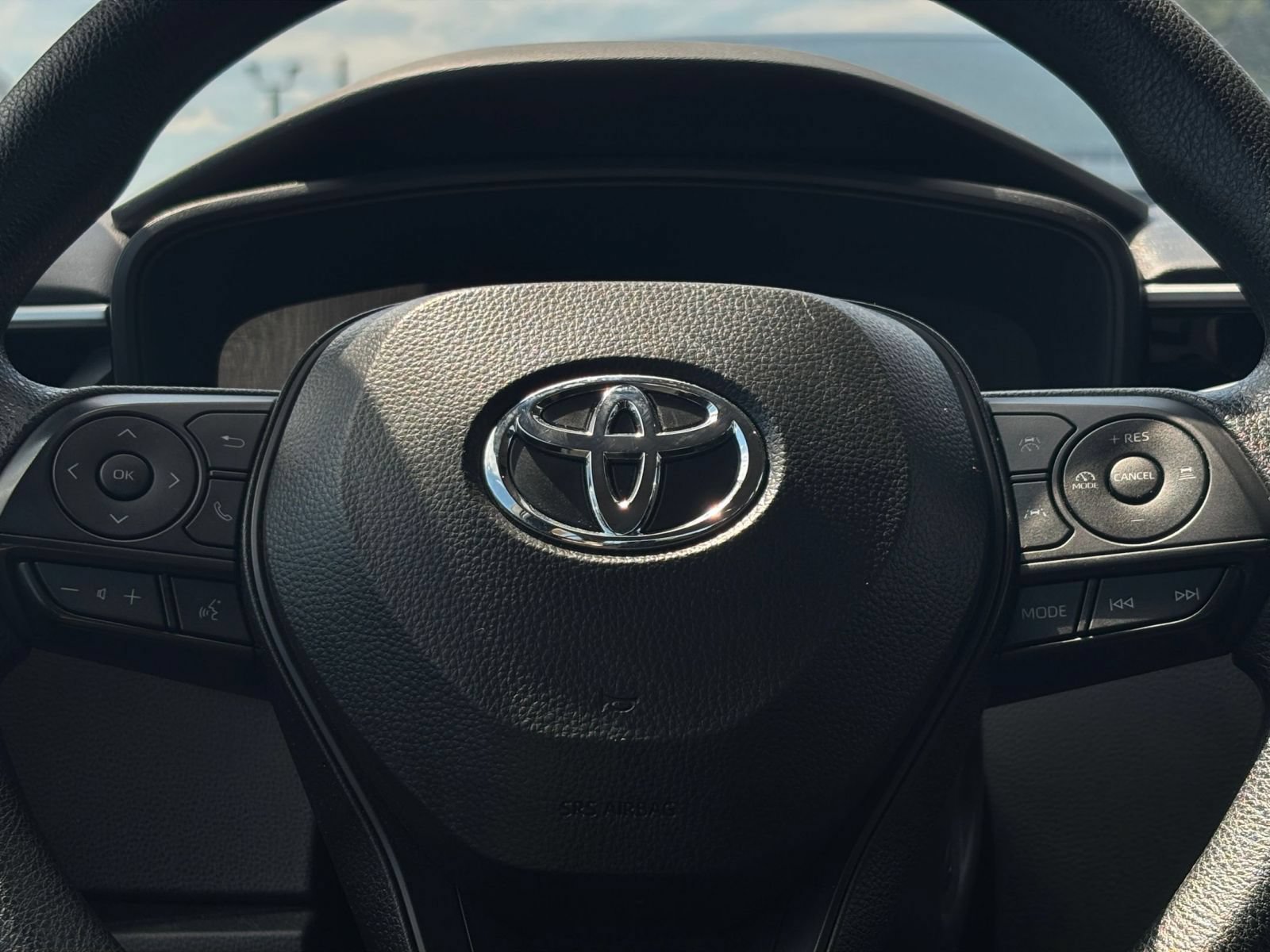 Used 2025 Toyota Corolla LE FWD image 22