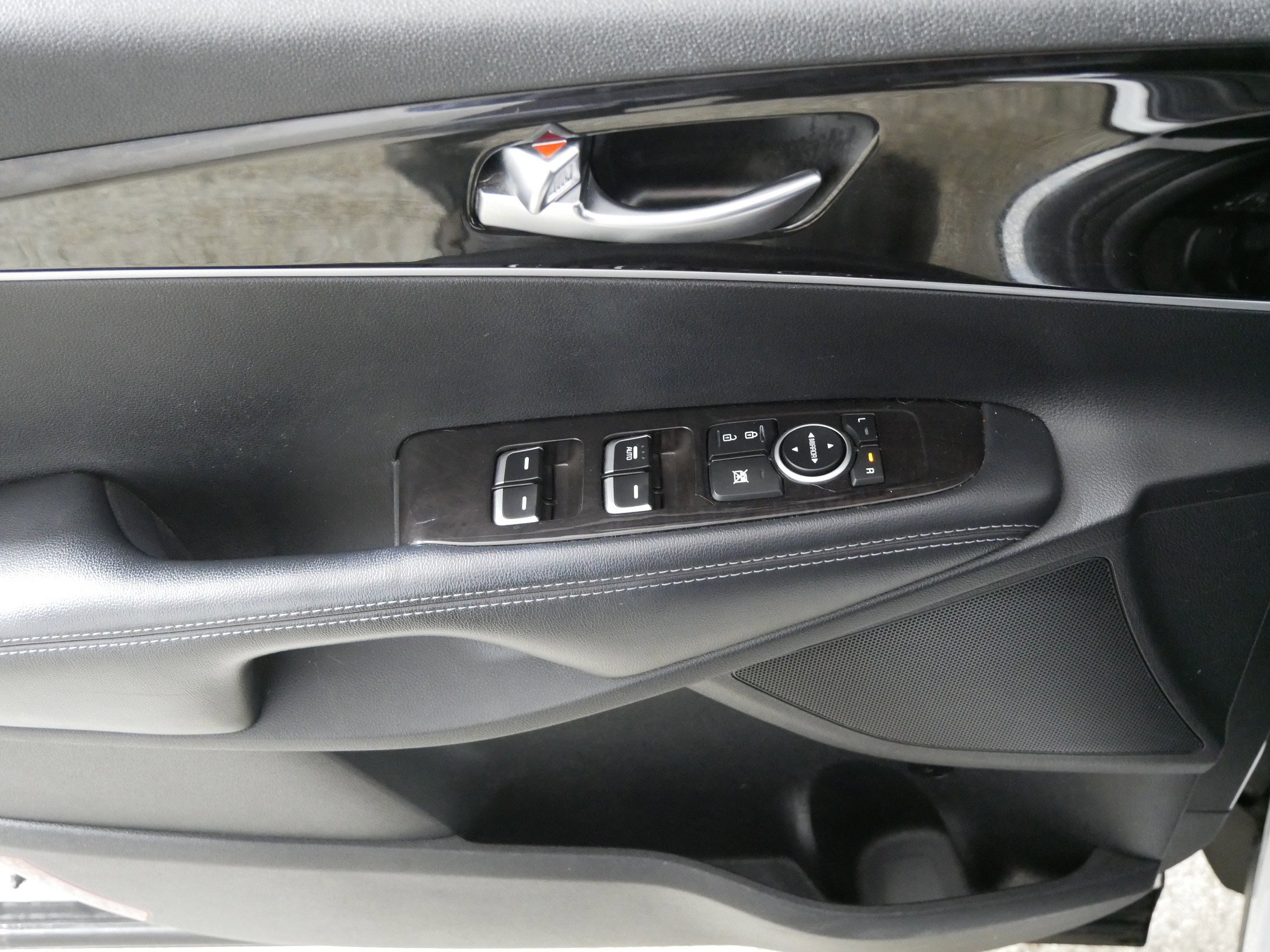 Used 2017 Kia Sorento LX w/ LX V6 Convenience Package image 19