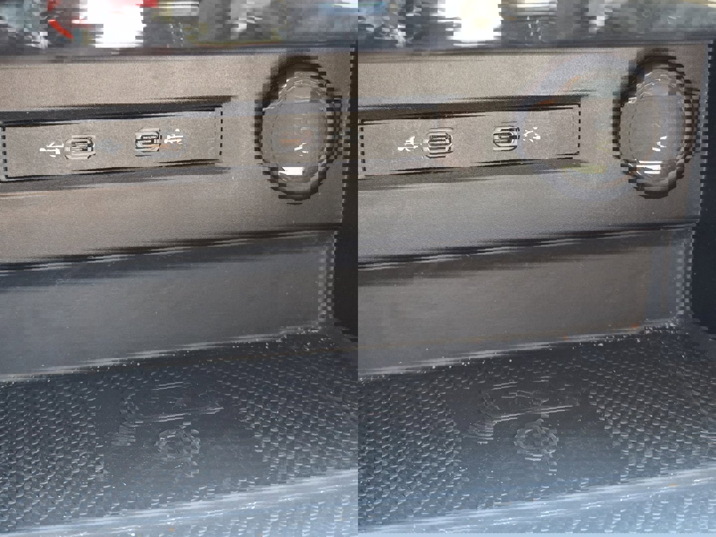 Used 2024 Volkswagen Taos SE image 8