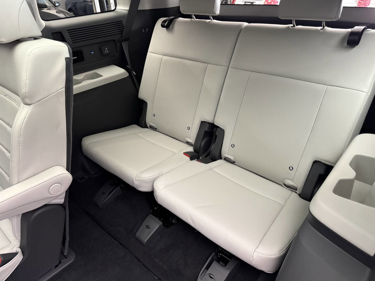 Used 2024 Hyundai Santa Fe Calligraphy image 18