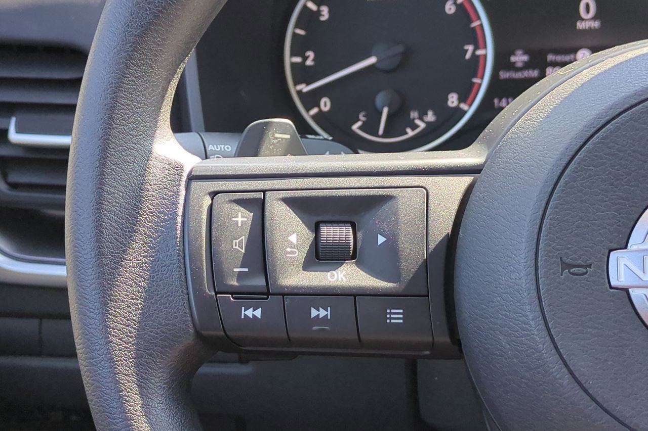 Certified 2024 Nissan Rogue SV FWD image 19